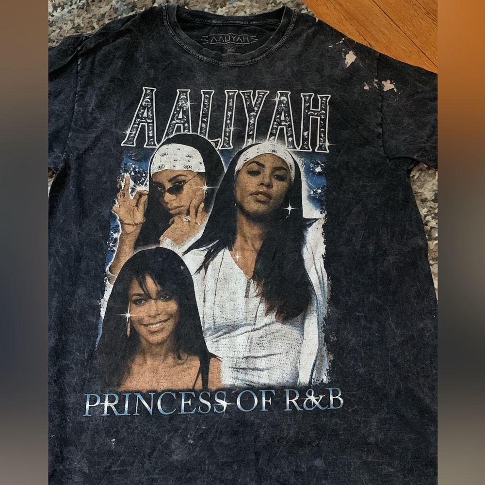 Graphic tee
